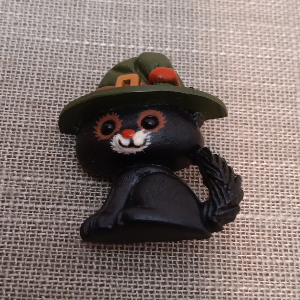 Hallmark Halloween Black Witch Cat Plastic Pin